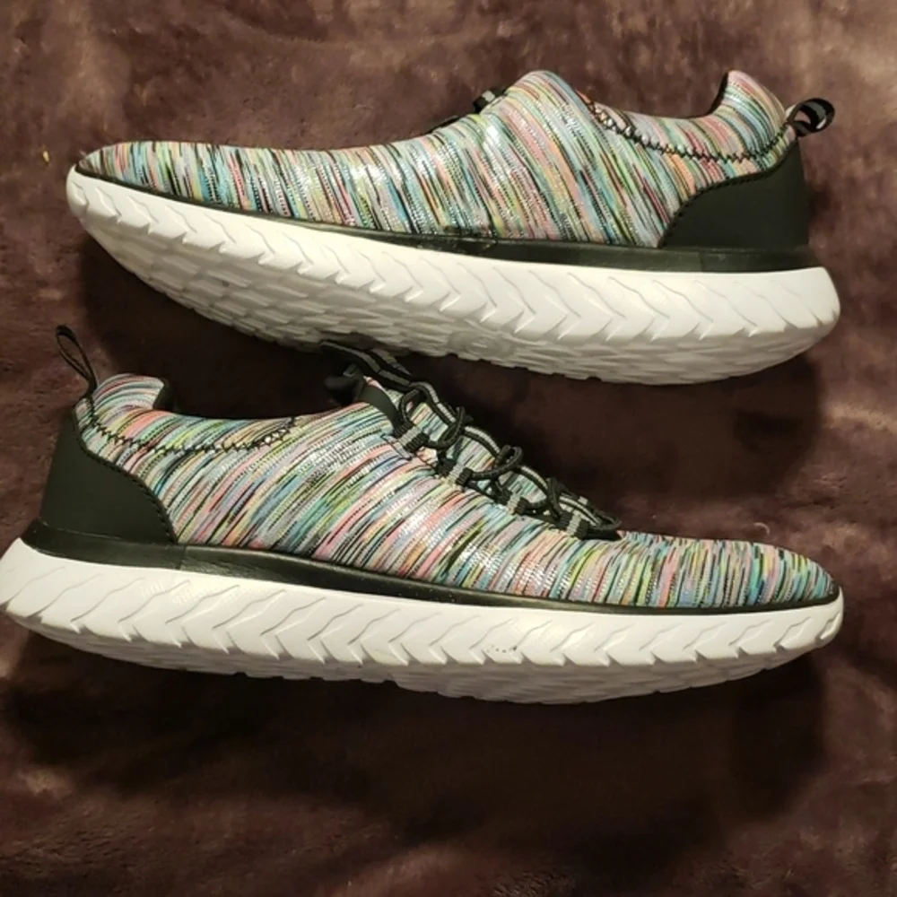 Tennis‎ shoe
